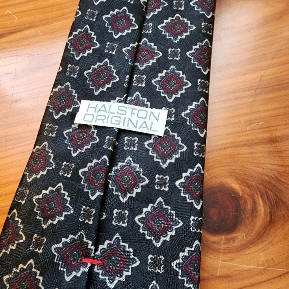 Halston Mens Necktie 100% Polyester